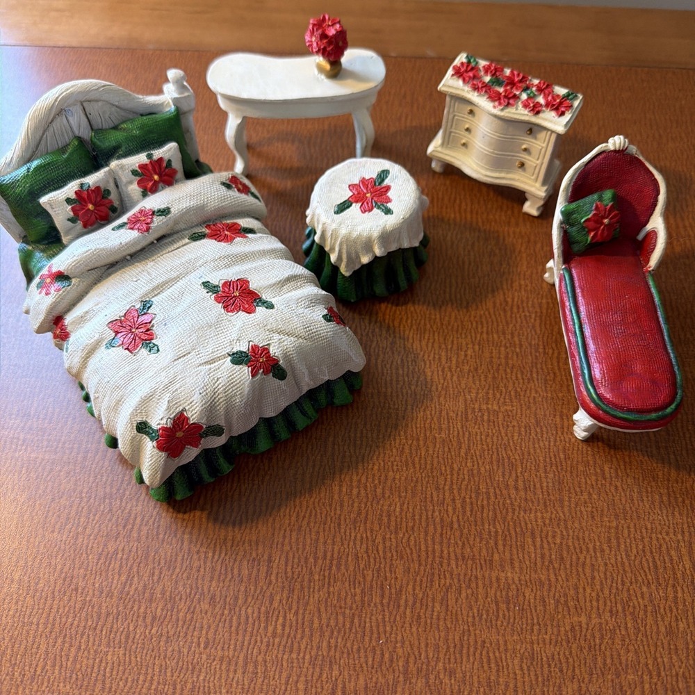 Collections Etc. Christmas Dollhouse Sized‎ Bedroom Furniture Poinsettia